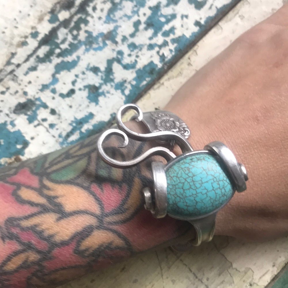 Bracelet with turquoise stone